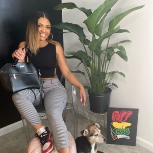 Meet your Posher, Oliveea